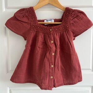 Old Navy short sleeve - Size 5T